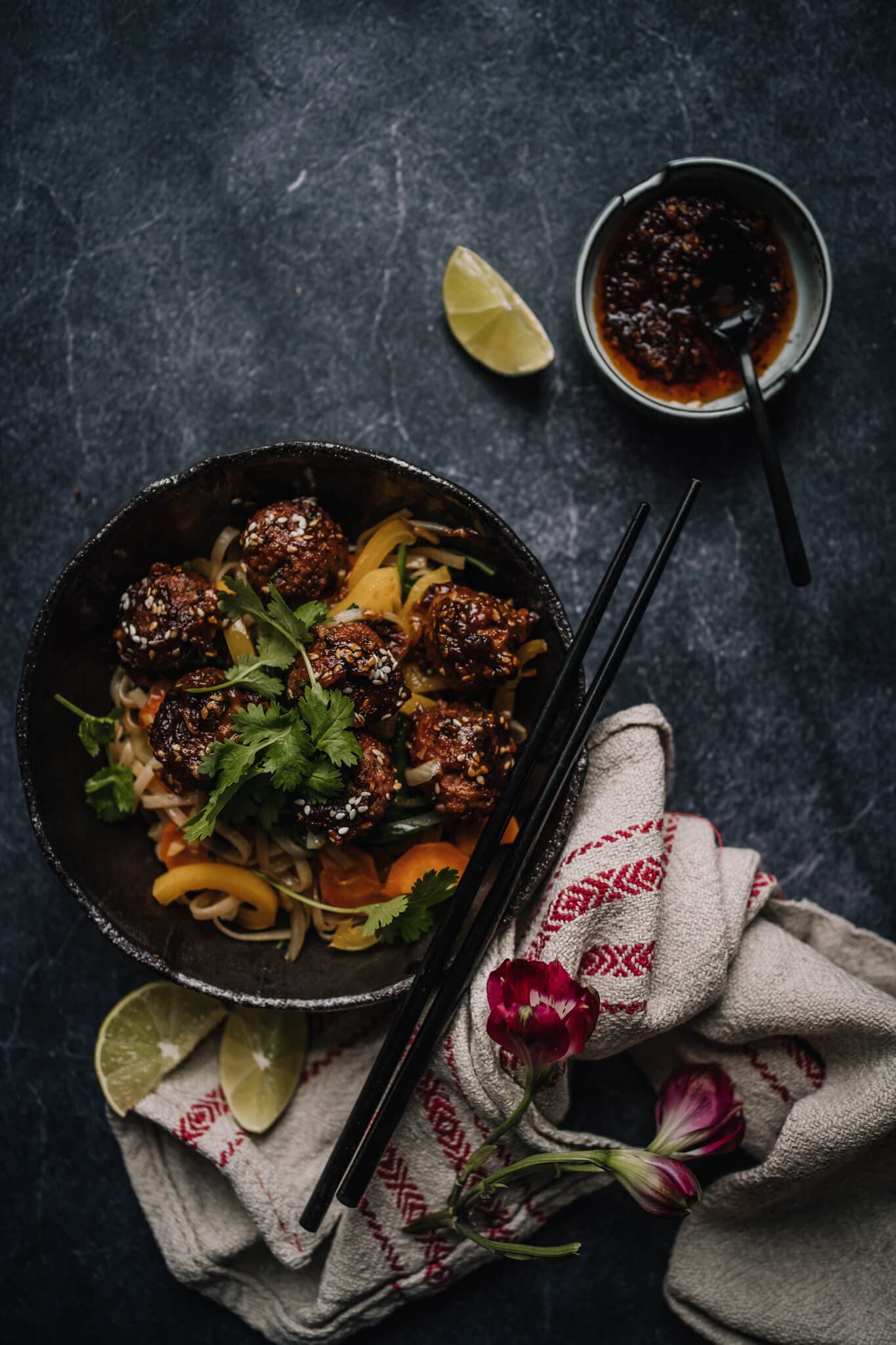 Annoskuva reseptille hoisin-glaseeratut vegepyörykät