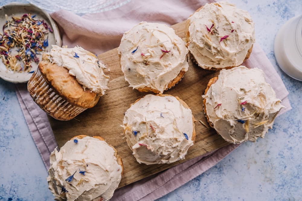 Annoskuva reseptistä banaani-maapähkinävoikuppikakut kategorialle resepti