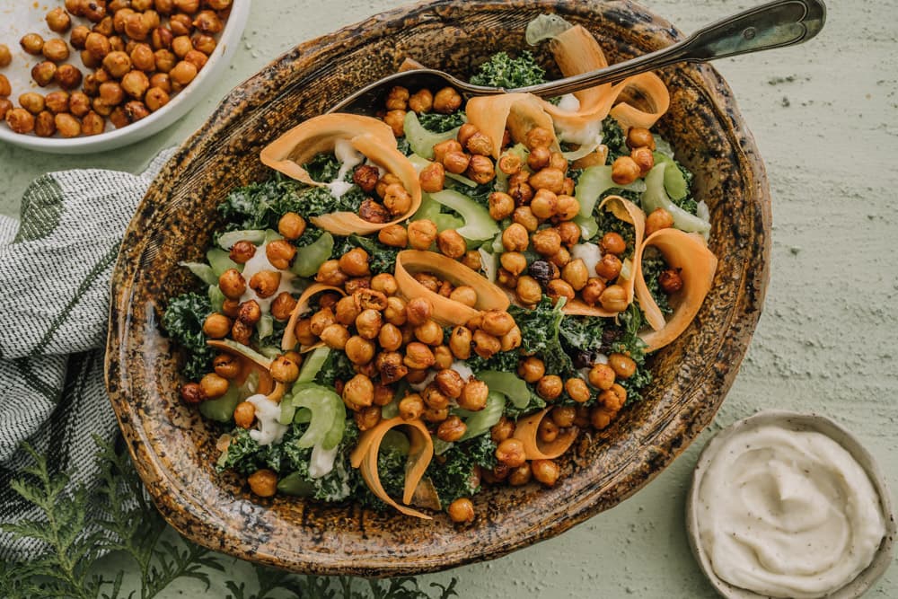 Annoskuva reseptistä buffalo kikherne-lehtikaalisalaatti kategorialle resepti