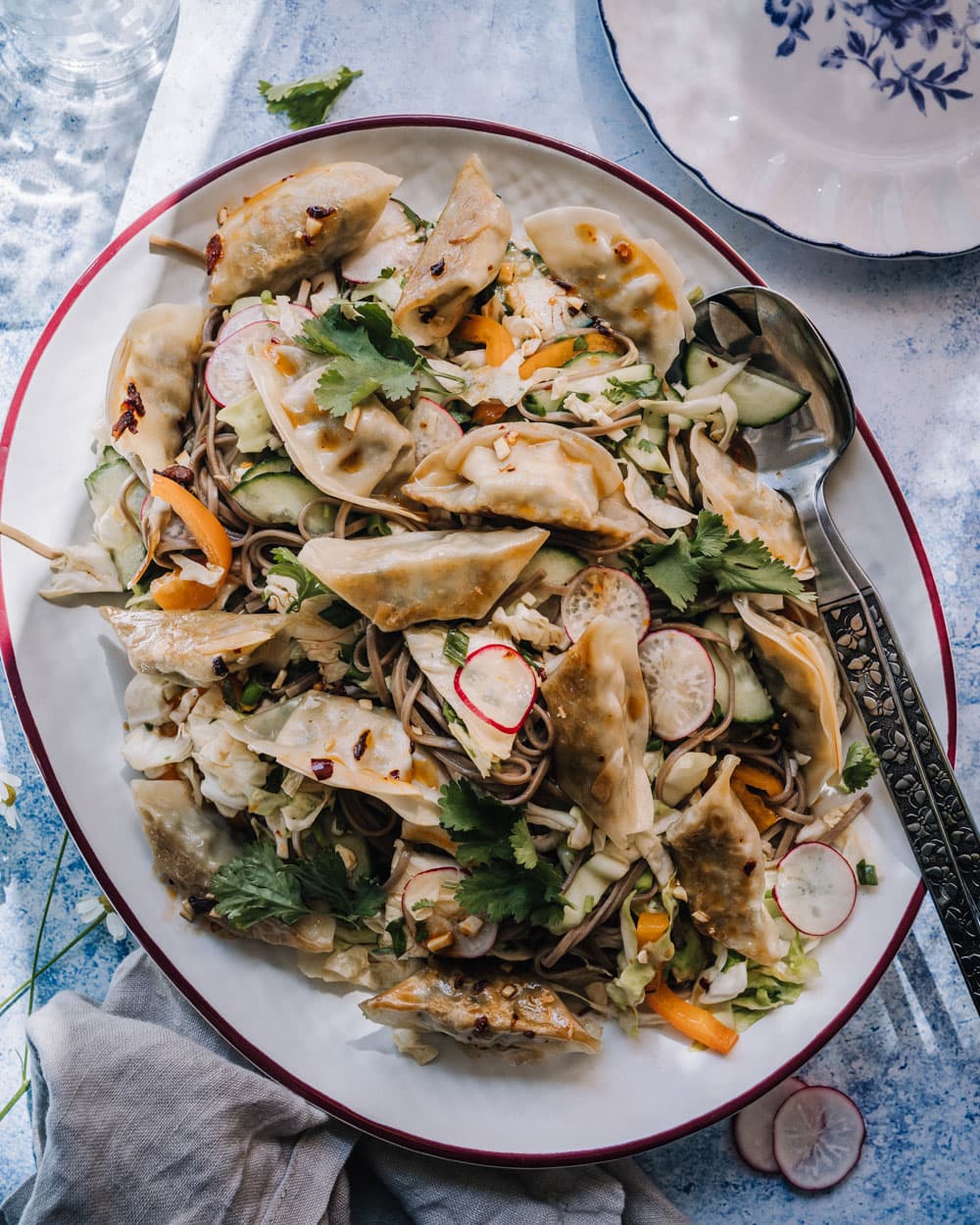 Annoskuva reseptille nuudeli-dumplingsalaatti