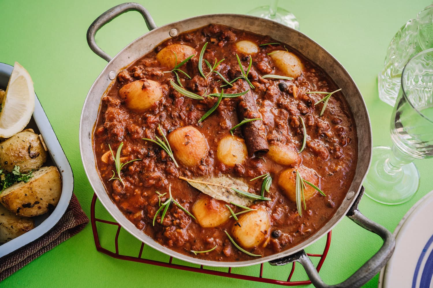 Annoskuva reseptistä vegaaninen stifado nyhtökaurasta kategorialle resepti