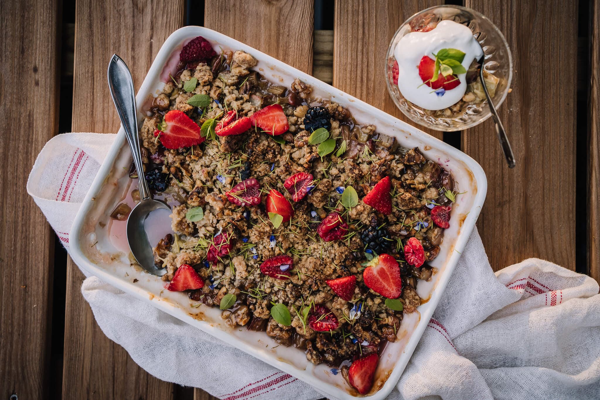 Annoskuva reseptistä pähkinäinen raparperipaistos kategorialle resepti