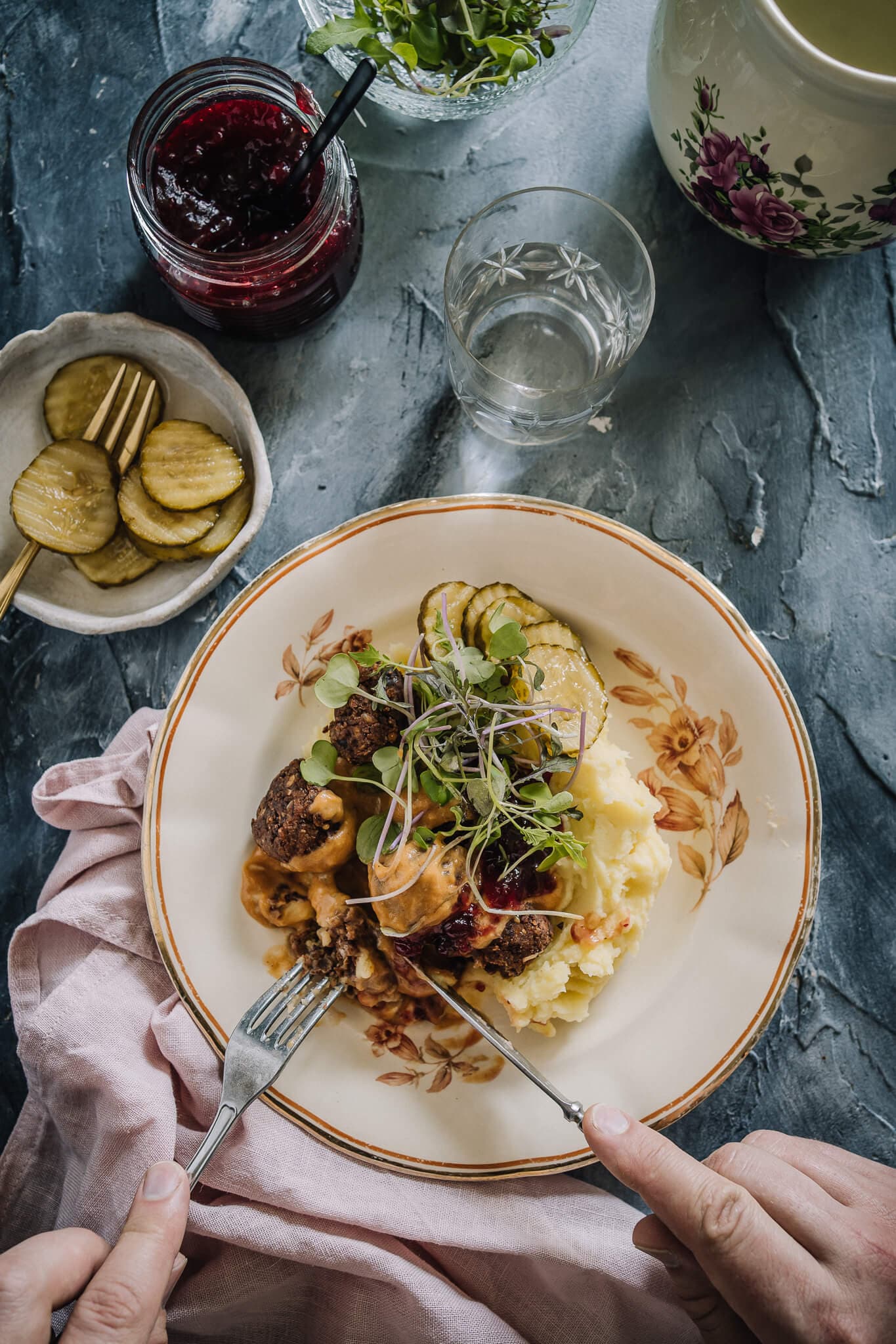 Annoskuva reseptille papupyörykät ja ruskea kastike