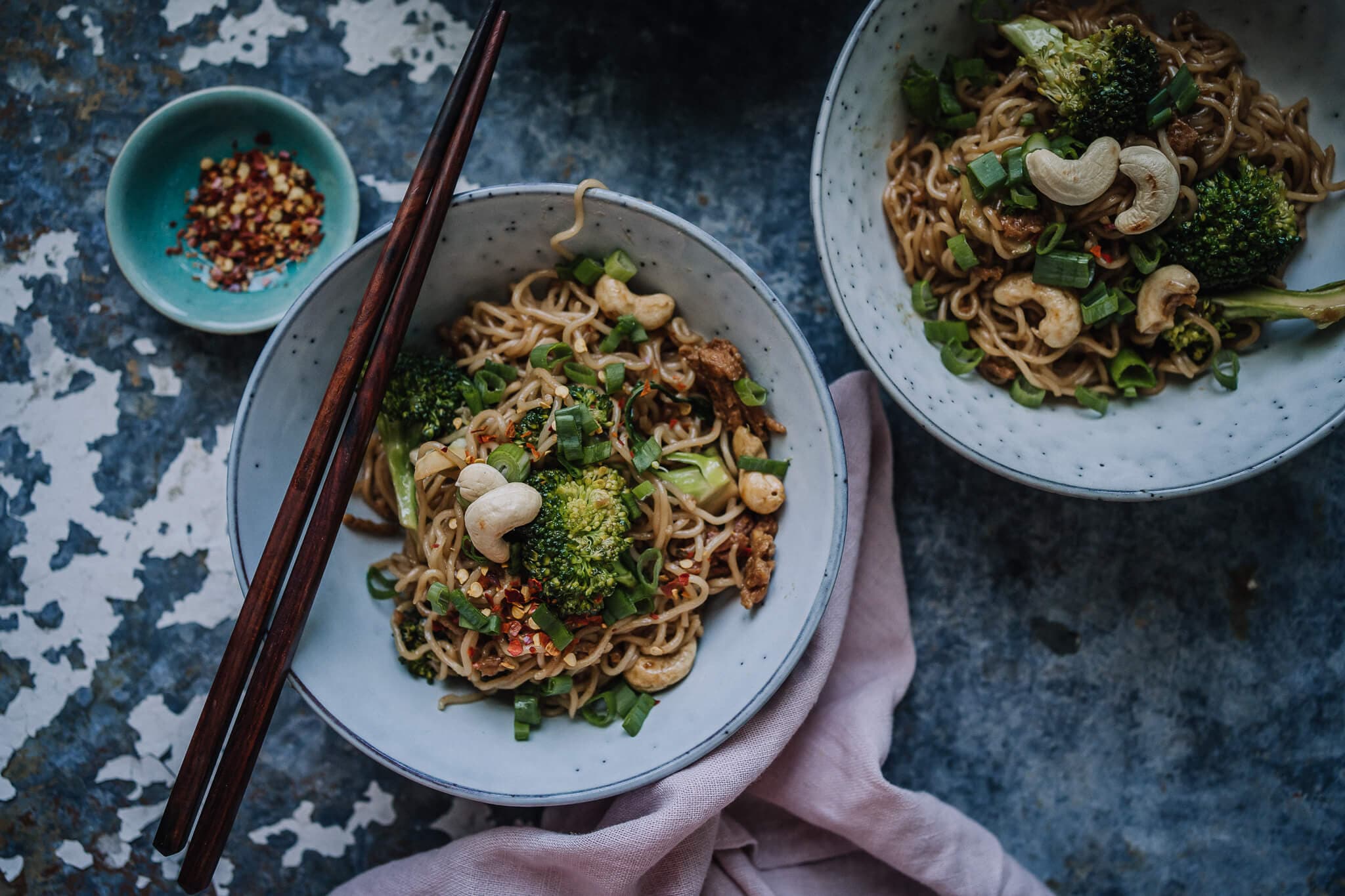 Annoskuva reseptistä parsakaali-cashewnuudelit kategorialle resepti