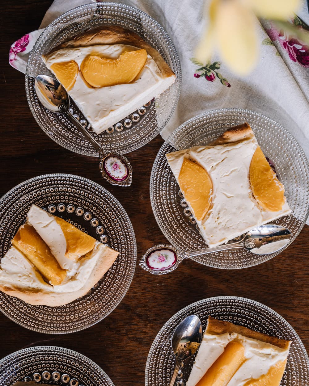 Annoskuva reseptille persikka-rahkapiirakka