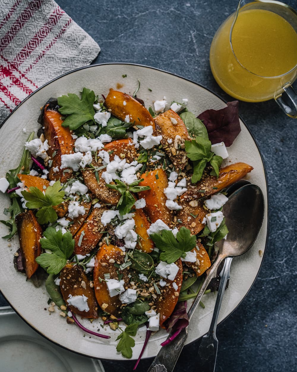 Annoskuva reseptille persimon-dukkahsalaatti