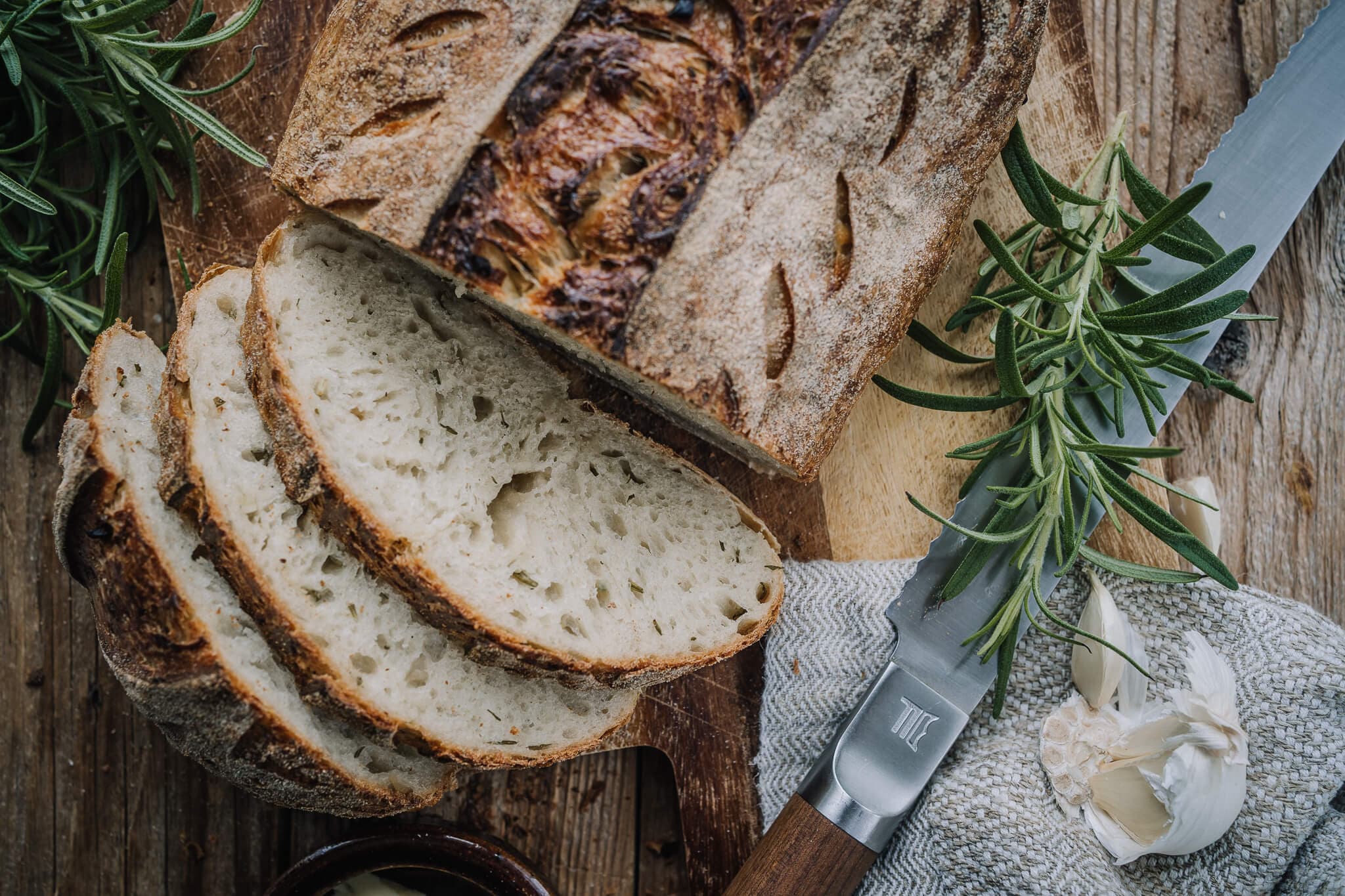 Annoskuva reseptistä valkosipuli-rosmariinileipä juureen kategorialle resepti