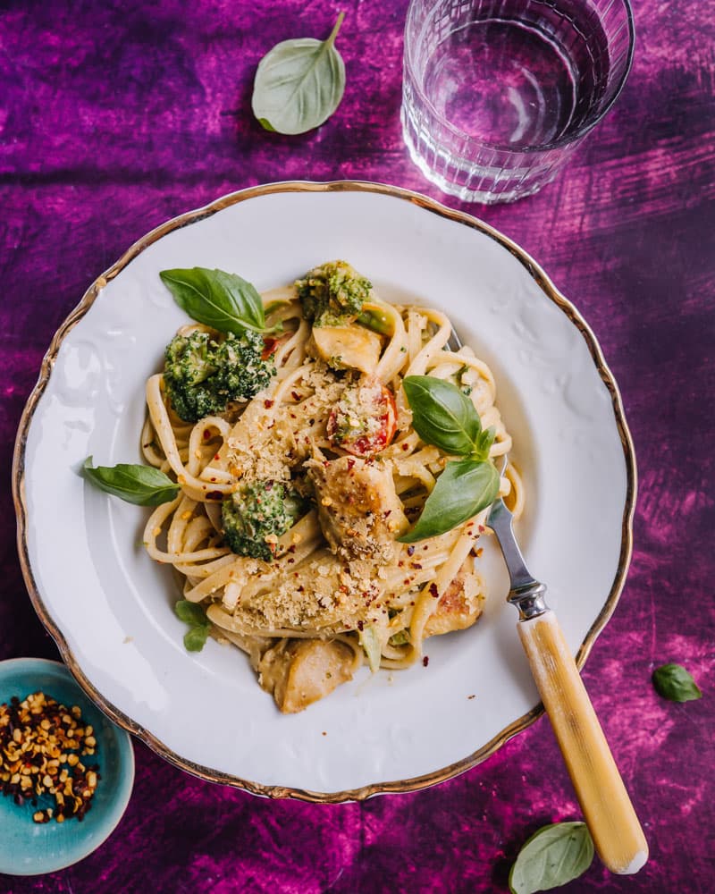 Annoskuva reseptille vegaaninen kana-pestopasta kasviksilla