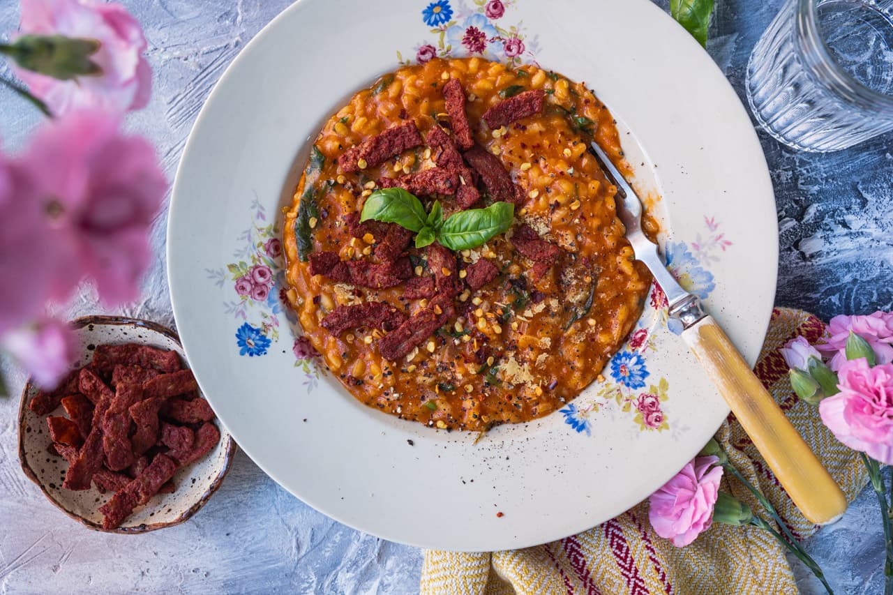 Annoskuva reseptistä tomaattinen vodkarisotto vegepekonilla kategorialle resepti