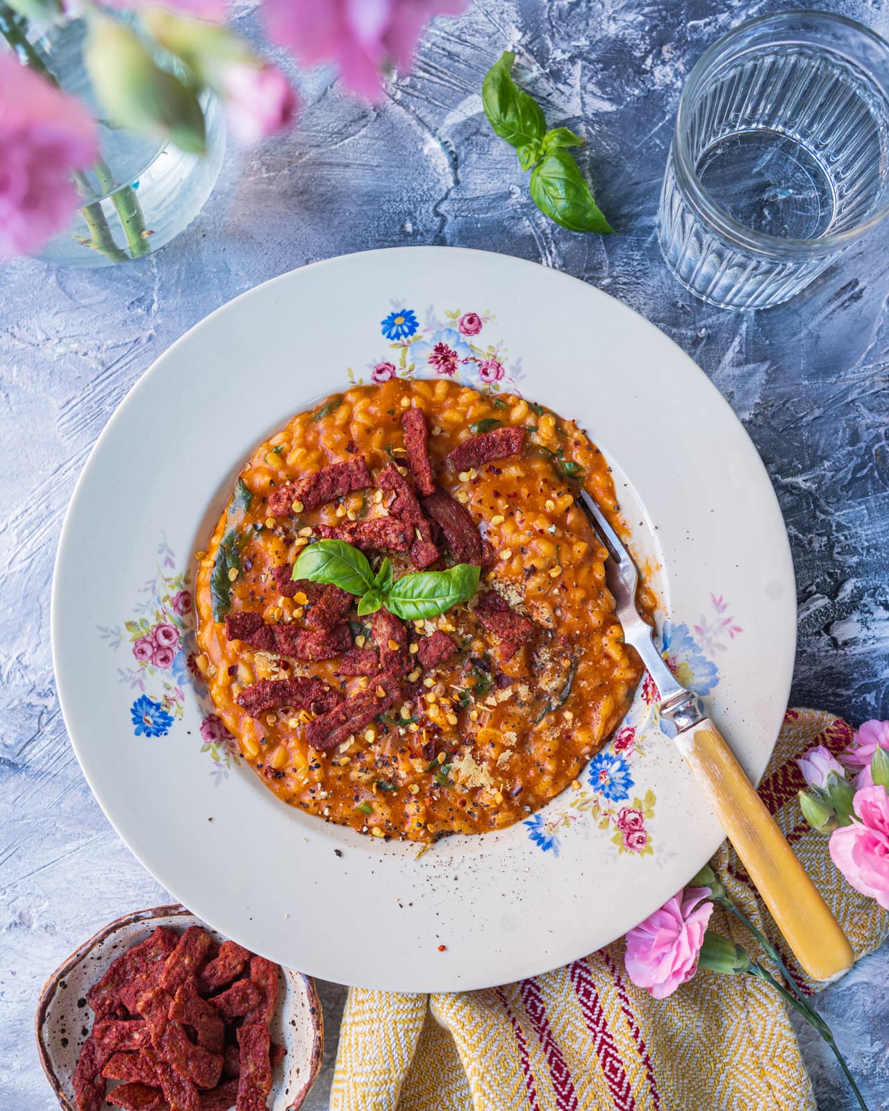 Annoskuva reseptille vegaaninen vodkarisotto vegepekonilla