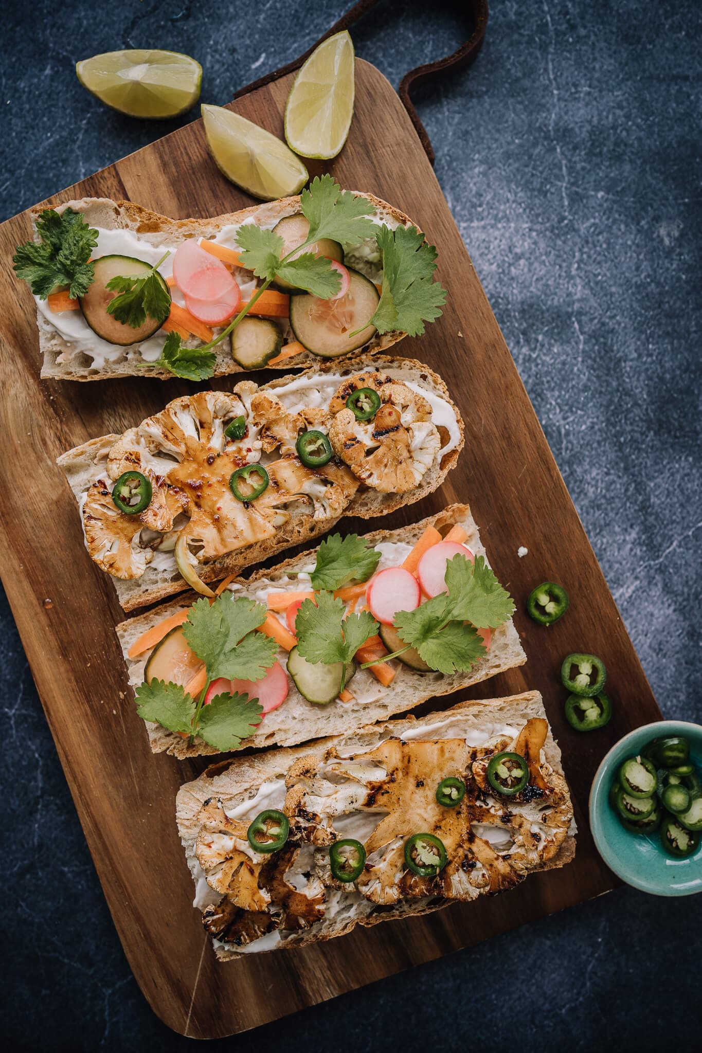 Annoskuva reseptille banh mi grillatulla kukkakaalilla