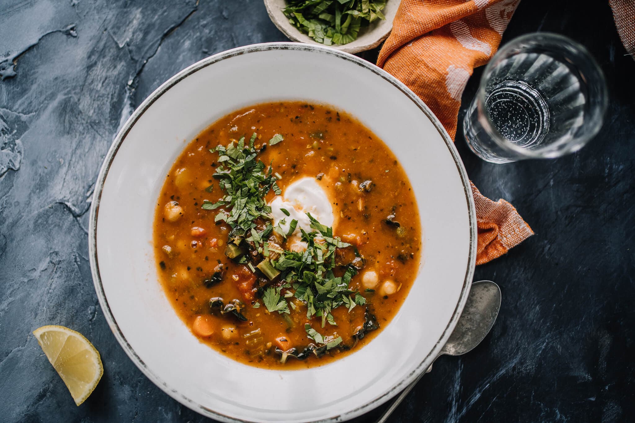 Annoskuva reseptille kikherne-mustakaalikeitto