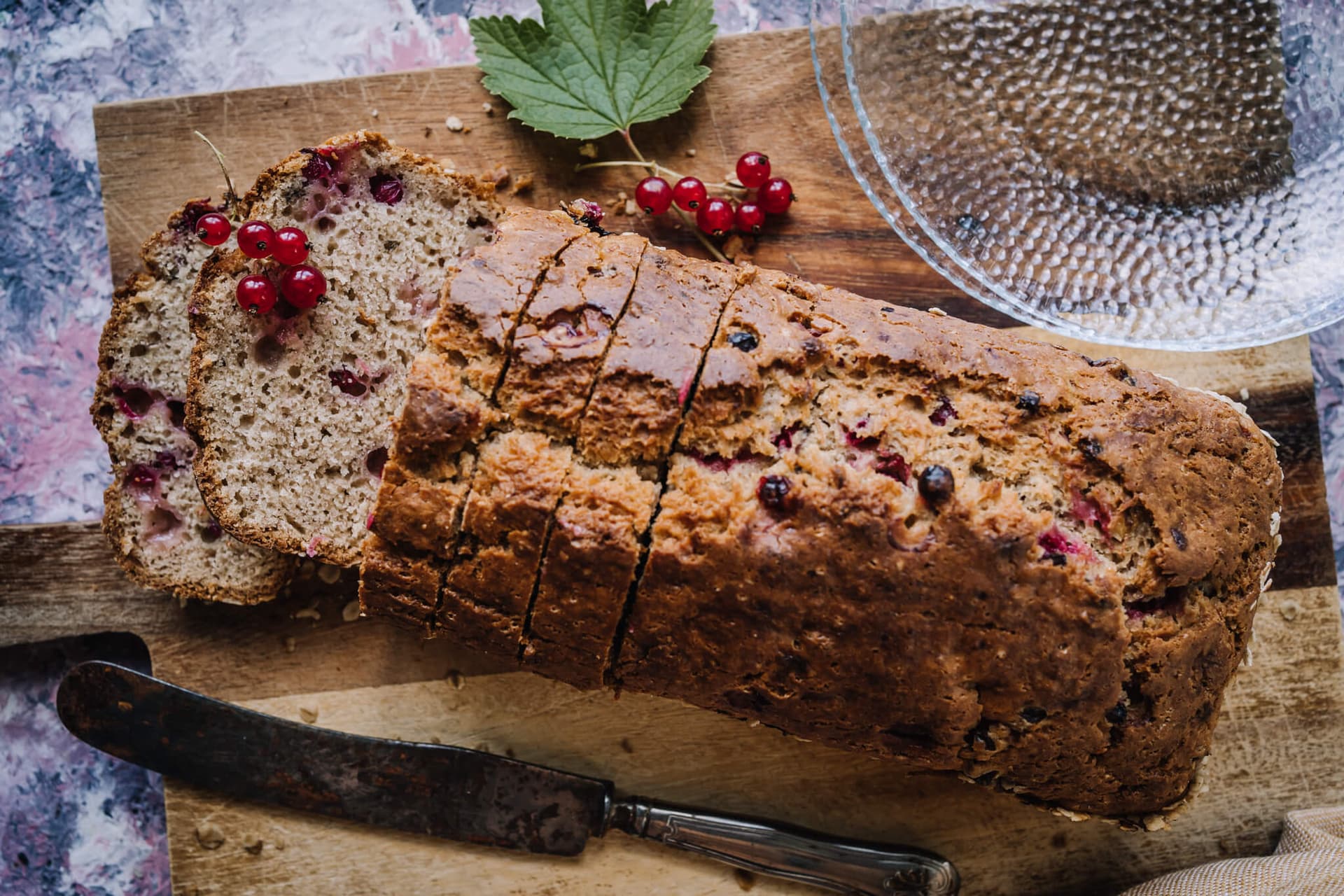 Annoskuva reseptille banaani-punaherukkakakku