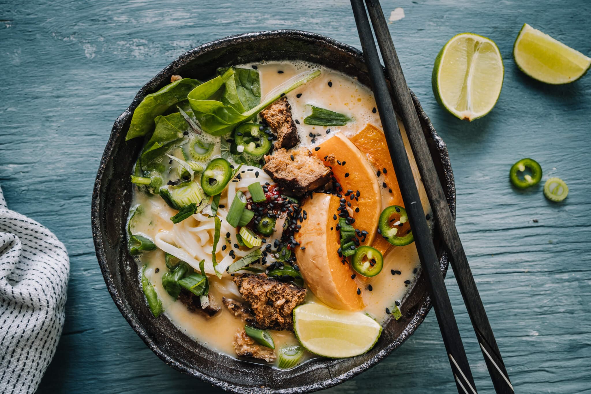 Annoskuva reseptille kurpitsaramen tofulla