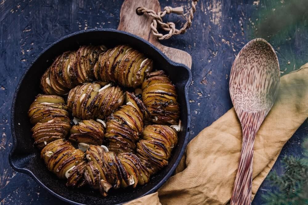 Annoskuva reseptille paahdetut valkosipuliperunat