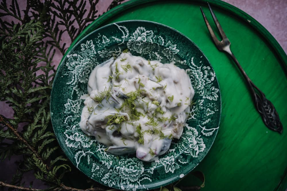 Annoskuva reseptille munakoisosilli piparjuurikastikkeessa