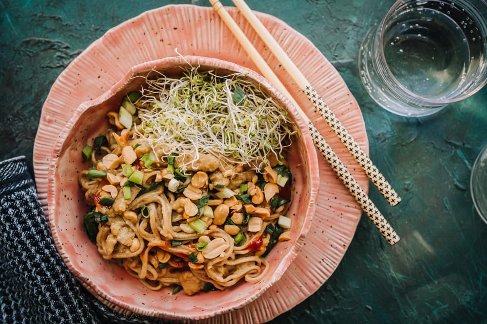 Annoskuva reseptille maapähkinävoi-pinaattinuudelit