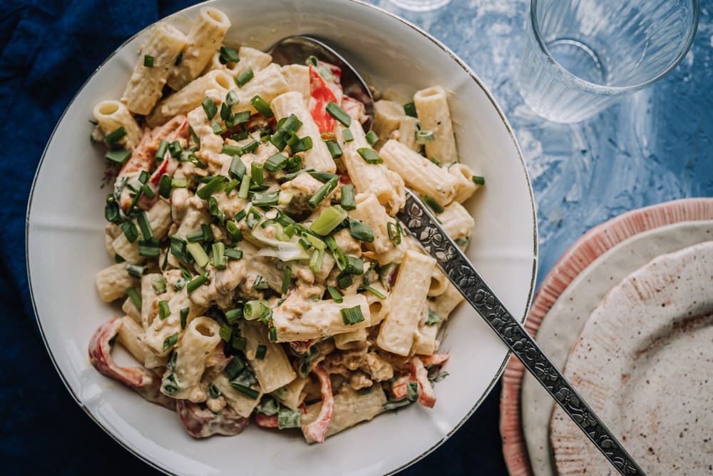 Annoskuva reseptille tofu-pastasalaatti mangochutneykastikkeella