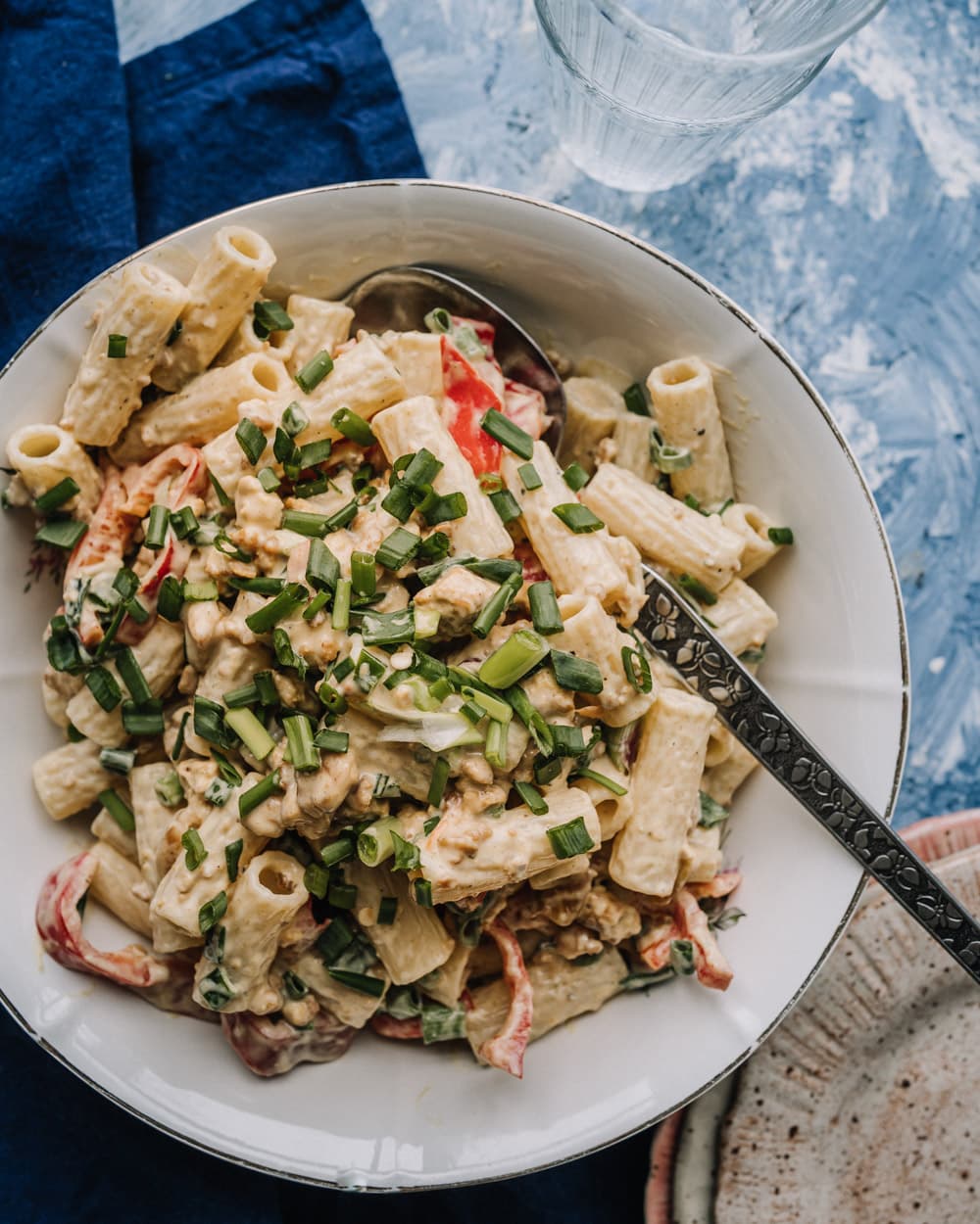 Annoskuva reseptille tofu-pastasalaatti mangochutneykastikkeella