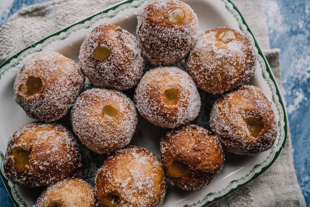 Annoskuva reseptille kookosmunkit lemon curd -täytteellä