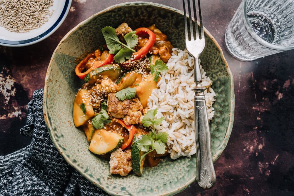 Annoskuva reseptille tofu gochujang-maapähkinävoikastikkeessa