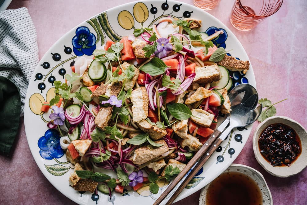 Annoskuva reseptille nuudelisalaatti savutofulla ja vesimelonilla