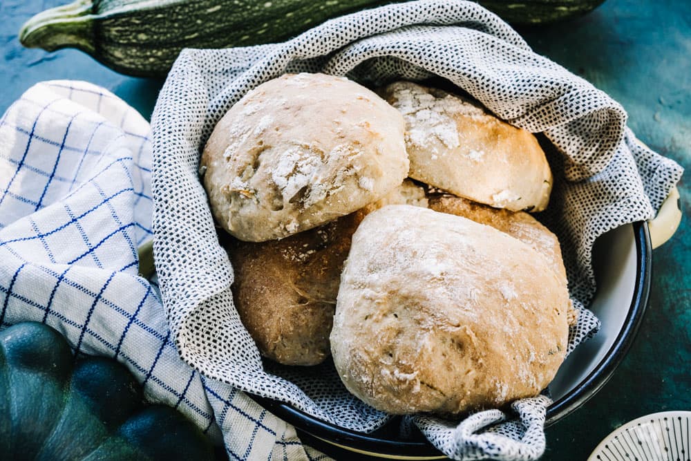 Annoskuva reseptistä kesäkurpitsasämpylät kategorialle suolaiset leivonnaiset