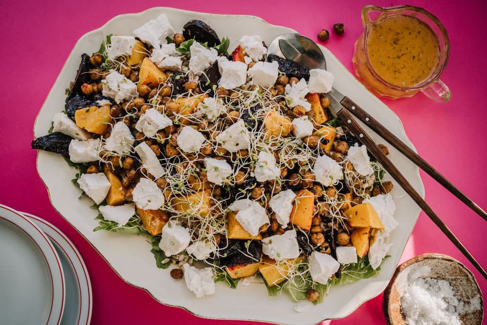 Annoskuva reseptille paahdettu kasvis-kikhernesalaatti