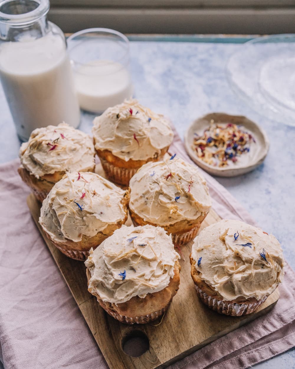 Annoskuva reseptille banaani-maapähkinävoikuppikakut