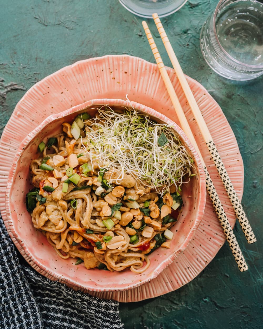 Annoskuva reseptille maapähkinävoi-pinaattinuudelit