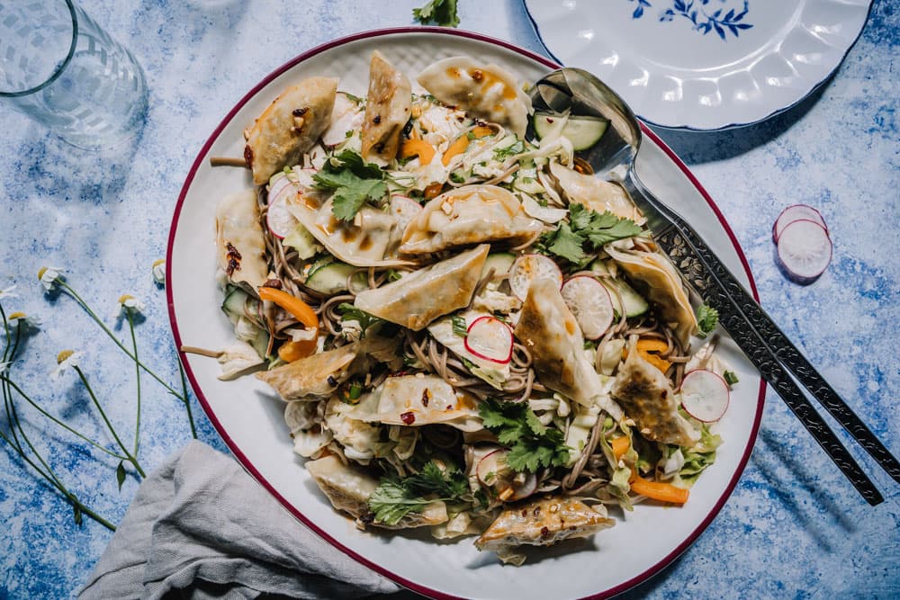 Annoskuva reseptistä nuudeli-dumplingsalaatti kategorialle resepti