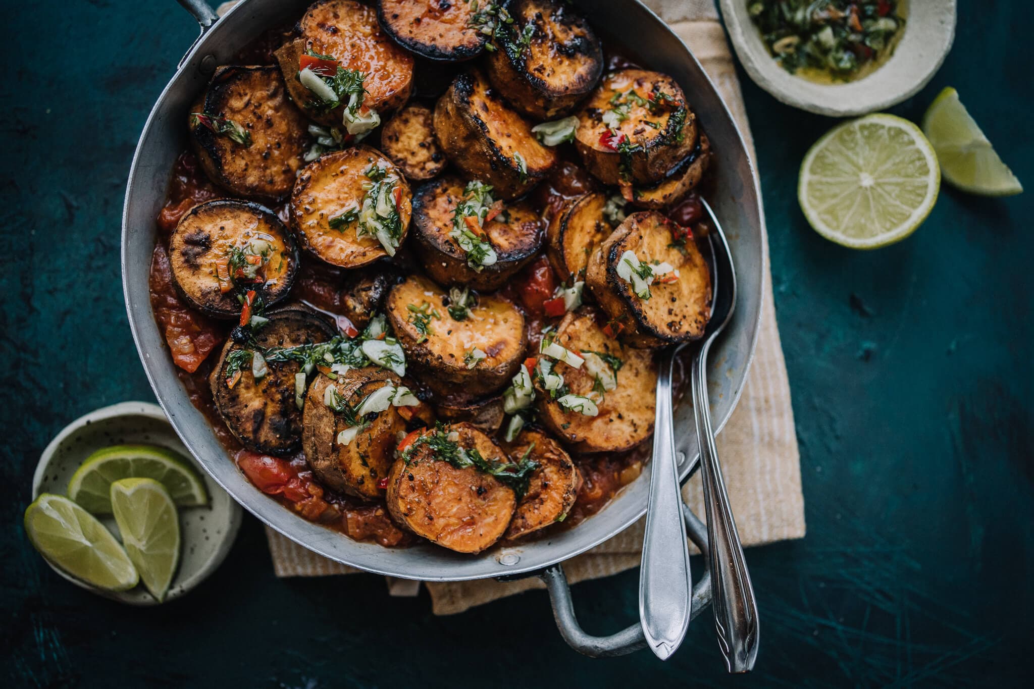 Annoskuva reseptistä paahdettu bataatti kardemumma-tomaattikastikkeessa kategorialle resepti