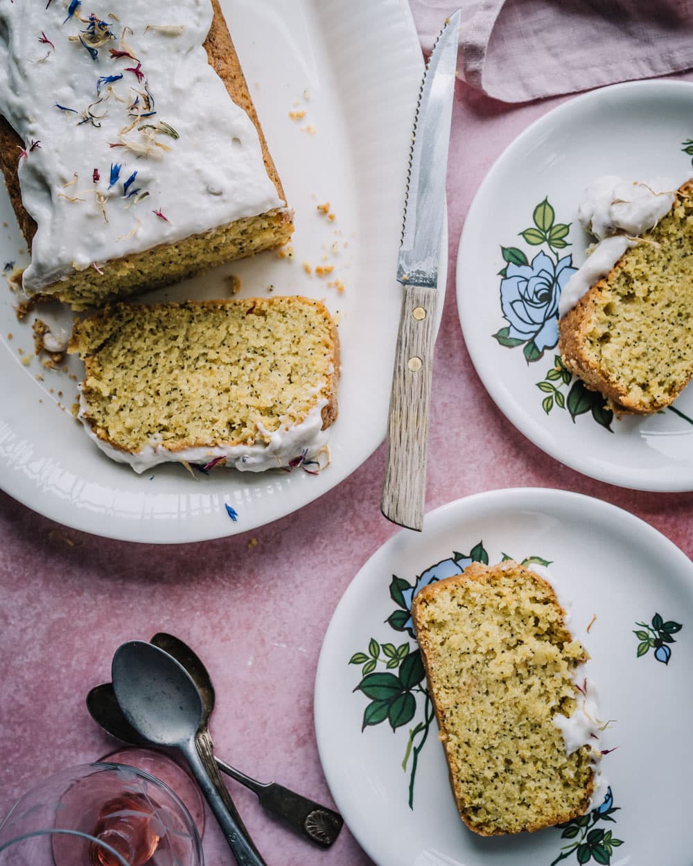 Annoskuva reseptille sitruuna-unikonsiemenkakku
